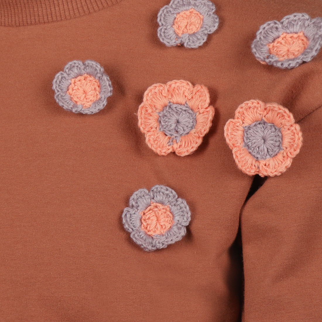 Koko Noko Meisjes Loose Fit Trui - Cedar wood — detailfoto 3