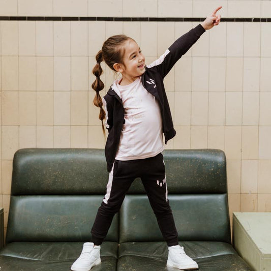 Messi greatest of all time t-shirt pink