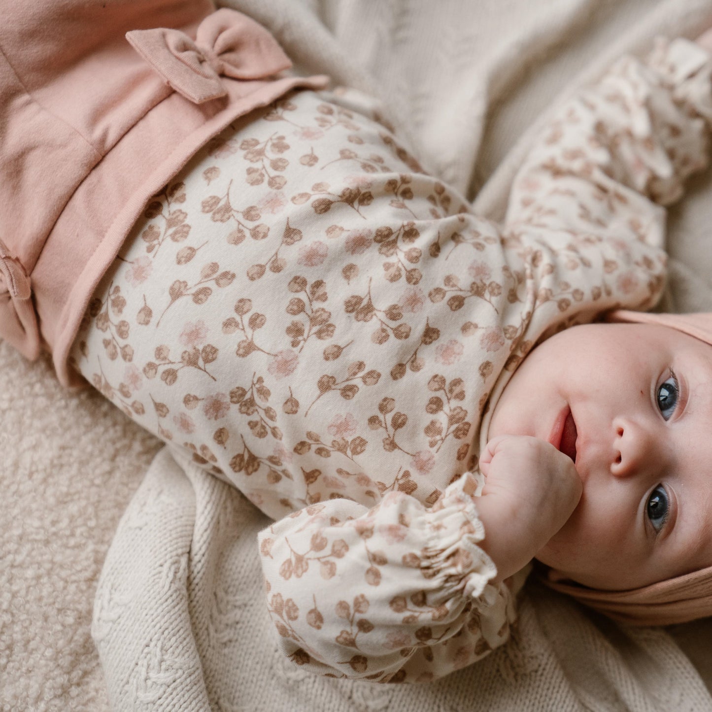 Dirkje strikjes baby broek dusty pink