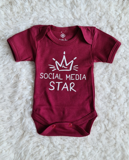 Little Jay social media star - Burgundy - Rompertje